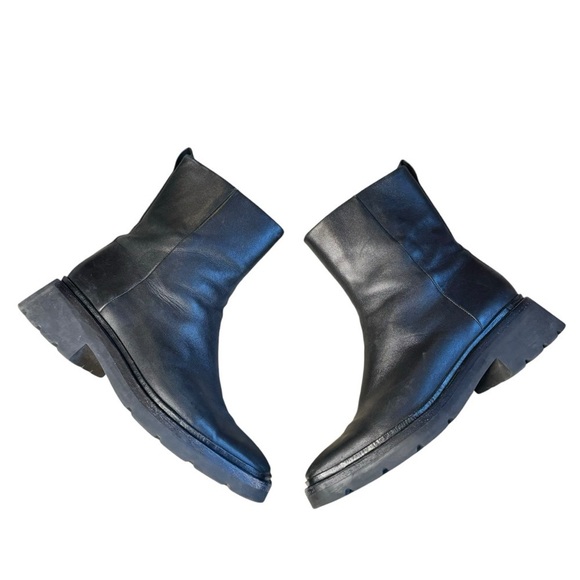 Vince Remi BLACK LEATHER CHUNKY Sole Water Repellant Zip Ankle Boot Bootie 7.5 - Picture 5 of 11